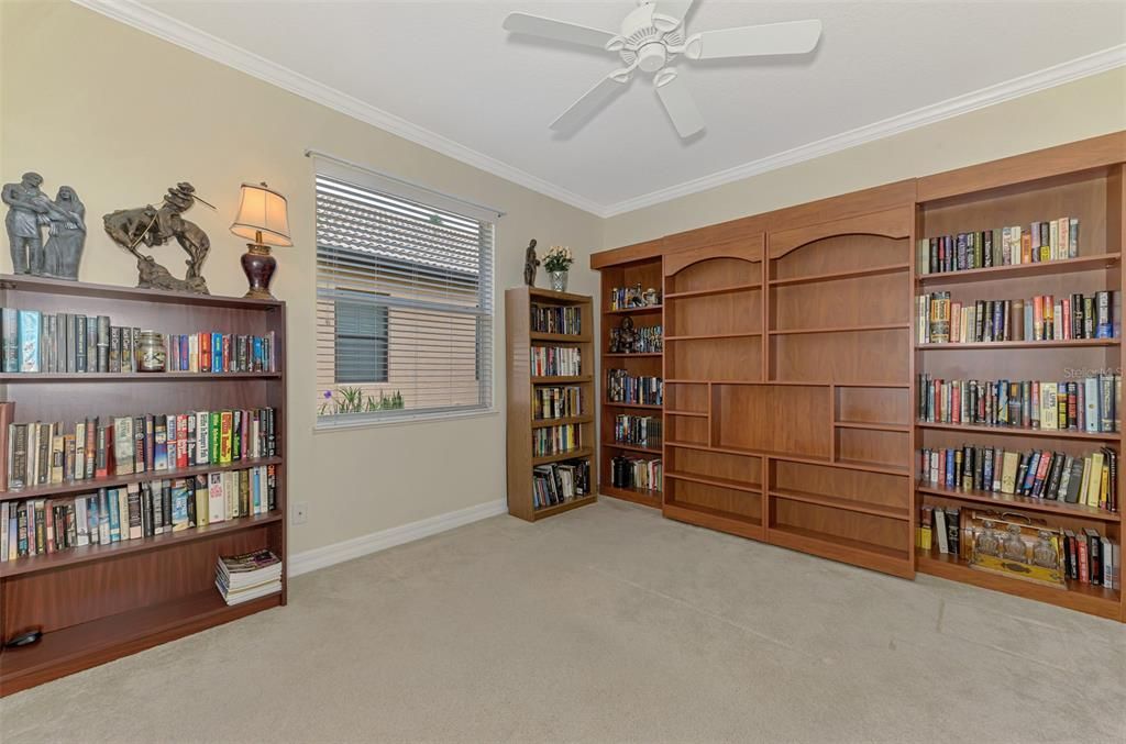 Image 34 of property listing at 104 LA PALMA COURT, Venice, FL 34292