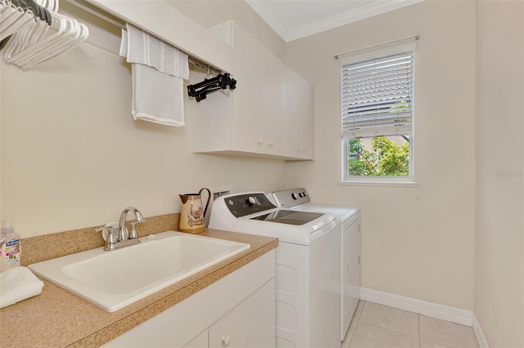 Image 37 of property listing at 104 LA PALMA COURT, Venice, FL 34292