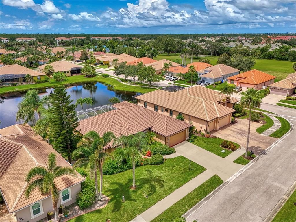 Image 5 of property listing at 104 LA PALMA COURT, Venice, FL 34292