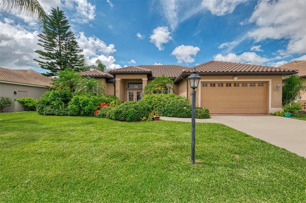 Image 7 of property listing at 104 LA PALMA COURT, Venice, FL 34292