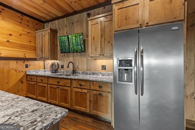 330 Serenity Ridge Lane, Mineral Bluff, GA 30559