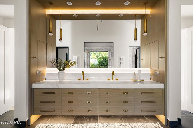 5715 E MONTEROSA Street, Phoenix, AZ 85018