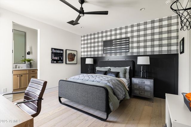 5715 E MONTEROSA Street, Phoenix, AZ 85018