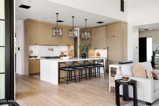 5715 E MONTEROSA Street, Phoenix, AZ 85018