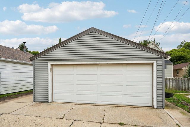 3760 S Kansas AVENUE, Milwaukee, WI 53207
