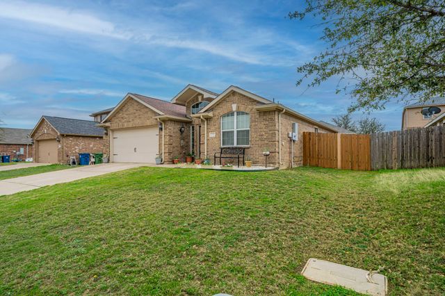 108 Eider Drive, Sanger, TX 76266