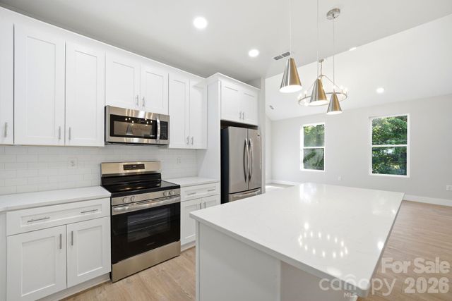 1111 W 7th Avenue, Gastonia, NC 28052