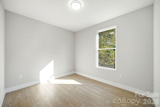 1111 W 7th Avenue, Gastonia, NC 28052