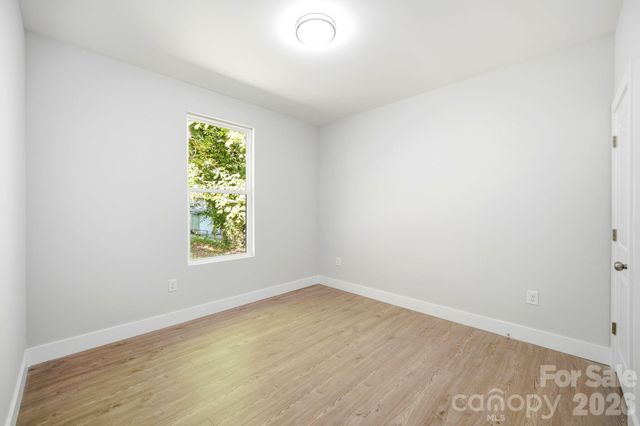 1111 W 7th Avenue, Gastonia, NC 28052