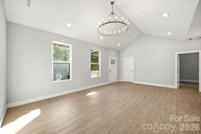 1111 W 7th Avenue, Gastonia, NC 28052