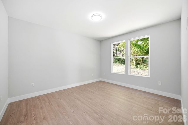 1111 W 7th Avenue, Gastonia, NC 28052