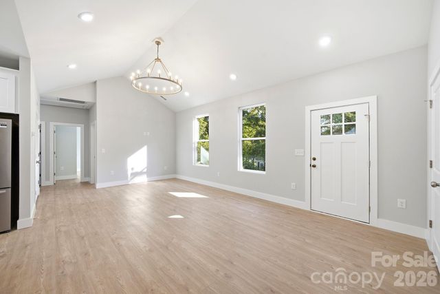 1111 W 7th Avenue, Gastonia, NC 28052