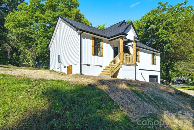 1111 W 7th Avenue, Gastonia, NC 28052