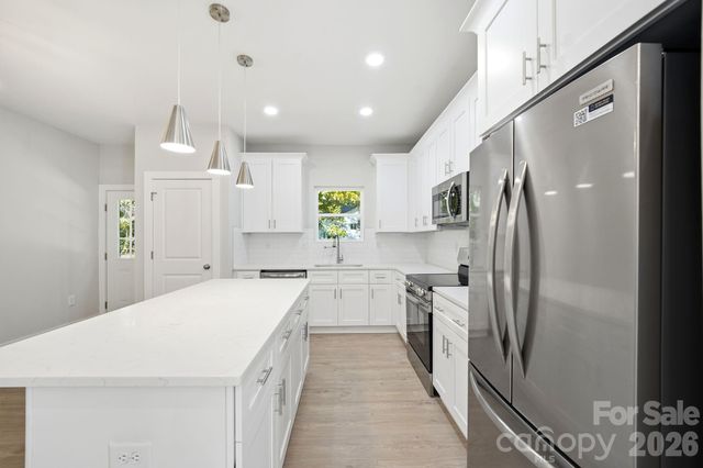 1111 W 7th Avenue, Gastonia, NC 28052