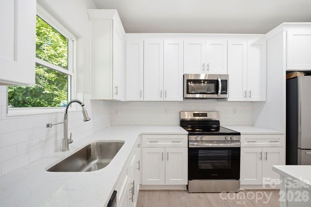 1111 W 7th Avenue, Gastonia, NC 28052
