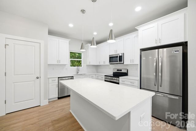 1111 W 7th Avenue, Gastonia, NC 28052