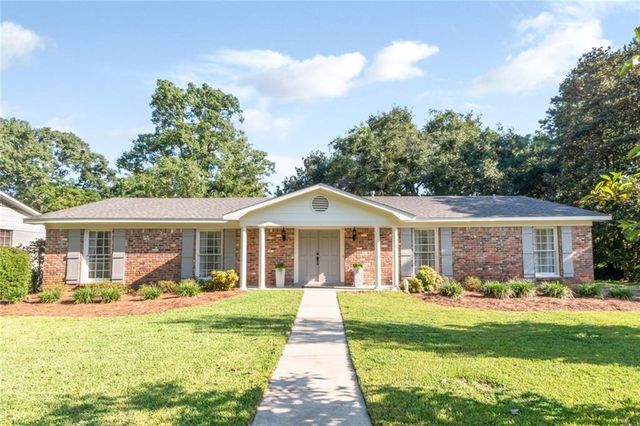 3520 Springwood Drive E, Mobile, AL 36608