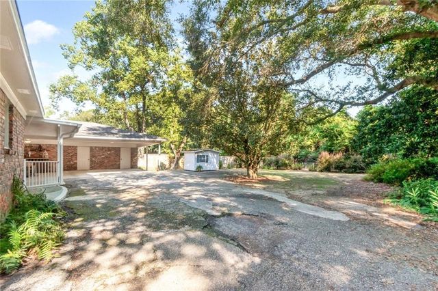 3520 Springwood Drive E, Mobile, AL 36608