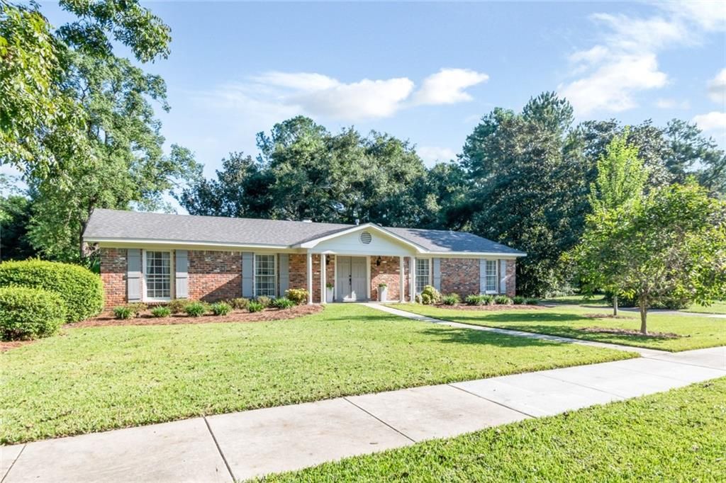 3520 Springwood Drive E, Mobile, AL 36608