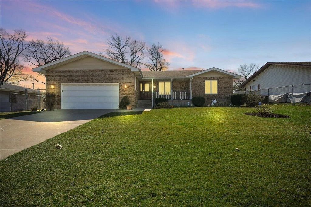 1125 Woodhollow Drive, Schererville, IN 46375