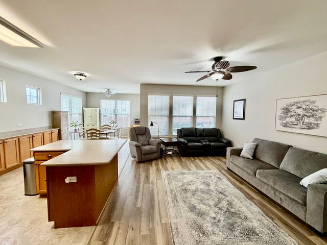 16637 Serene Lake Way, Crest Hill, IL 60403