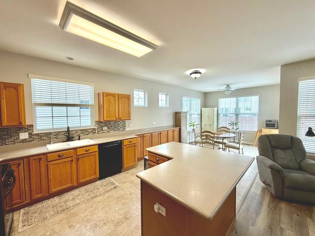 16637 Serene Lake Way, Crest Hill, IL 60403