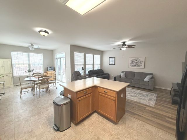 16637 Serene Lake Way, Crest Hill, IL 60403