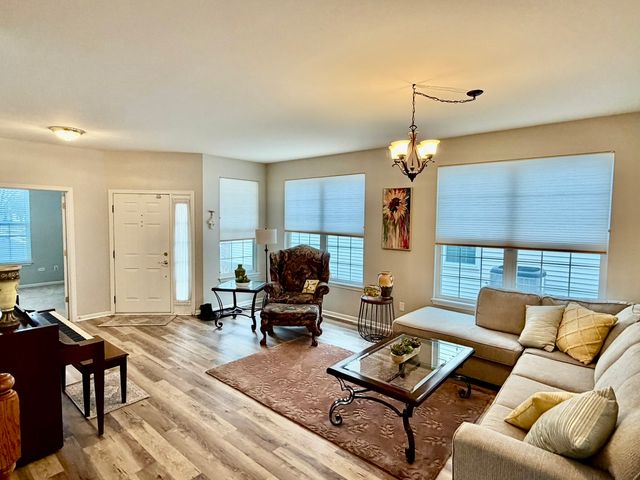 16637 Serene Lake Way, Crest Hill, IL 60403