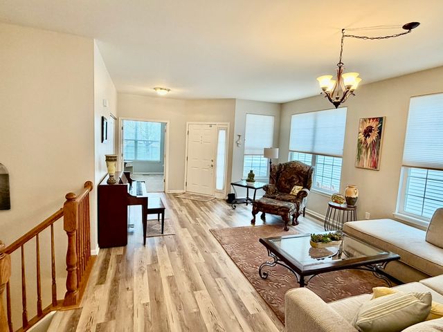 16637 Serene Lake Way, Crest Hill, IL 60403