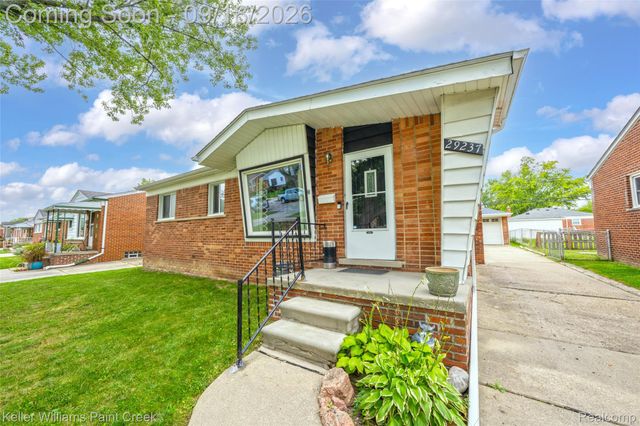 29237 Boston Street, St. Clair Shores, MI 48081