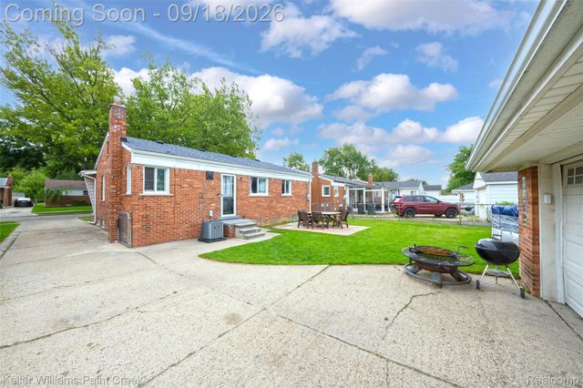 29237 Boston Street, St. Clair Shores, MI 48081