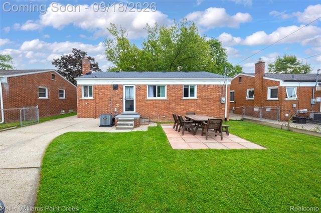 29237 Boston Street, St. Clair Shores, MI 48081
