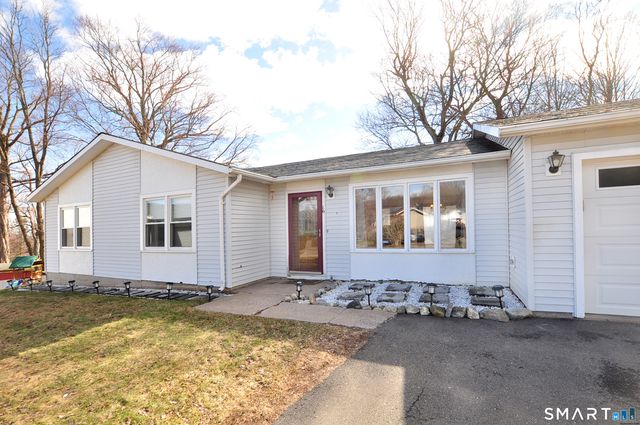 16 Tuscarora Place, Bristol, CT 06010