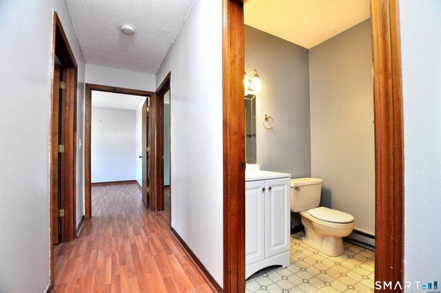 16 Tuscarora Place, Bristol, CT 06010