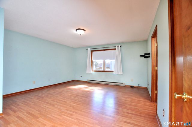 16 Tuscarora Place, Bristol, CT 06010