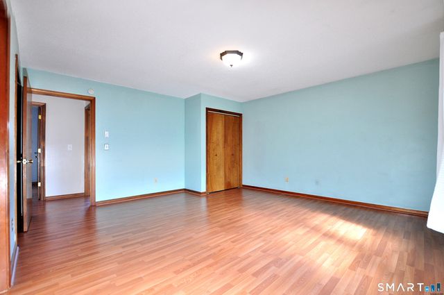 16 Tuscarora Place, Bristol, CT 06010