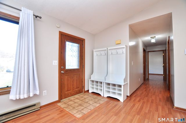 16 Tuscarora Place, Bristol, CT 06010