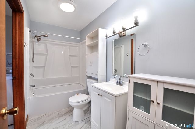 16 Tuscarora Place, Bristol, CT 06010