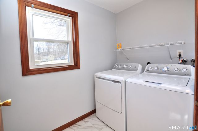 16 Tuscarora Place, Bristol, CT 06010