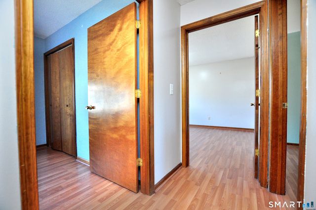 16 Tuscarora Place, Bristol, CT 06010