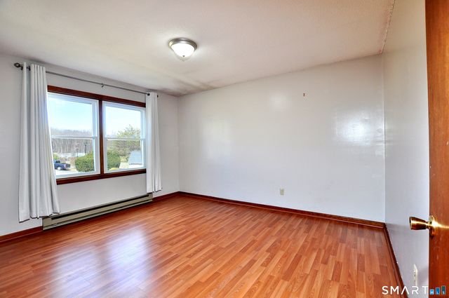 16 Tuscarora Place, Bristol, CT 06010