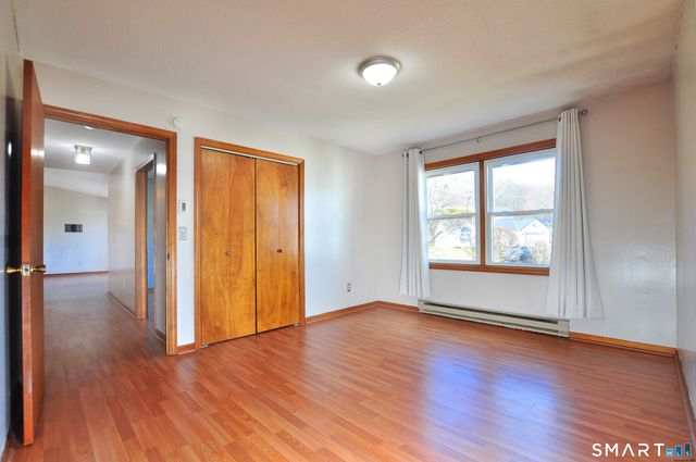 16 Tuscarora Place, Bristol, CT 06010