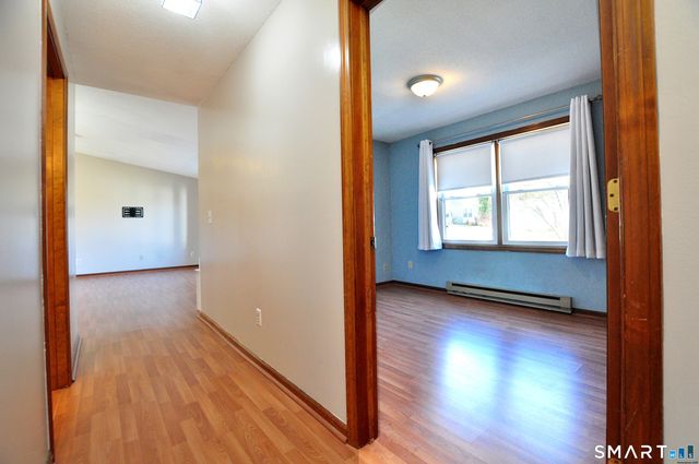 16 Tuscarora Place, Bristol, CT 06010