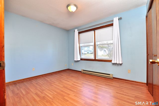 16 Tuscarora Place, Bristol, CT 06010