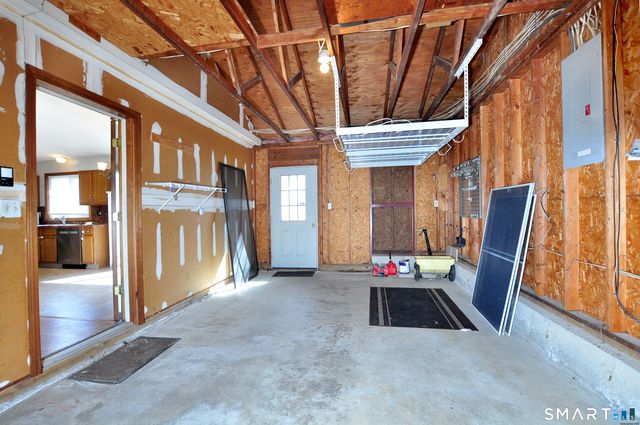 16 Tuscarora Place, Bristol, CT 06010