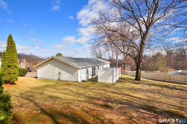 16 Tuscarora Place, Bristol, CT 06010