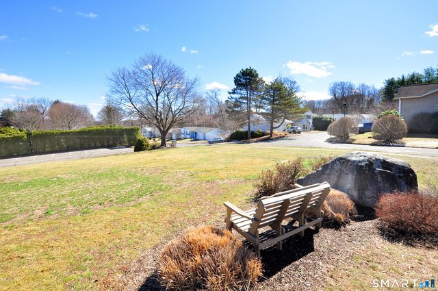 16 Tuscarora Place, Bristol, CT 06010