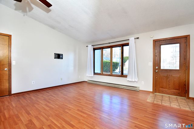 16 Tuscarora Place, Bristol, CT 06010