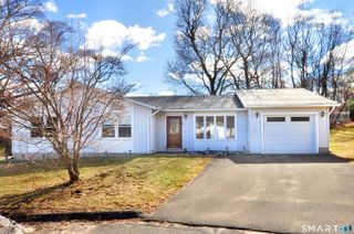 16 Tuscarora Place, Bristol, CT 06010