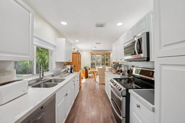 8404 SW 20th Street, North Lauderdale, FL 33068